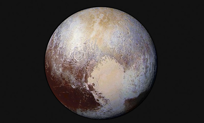A superficie de Plutón fotografada pola sonda New Horizons.