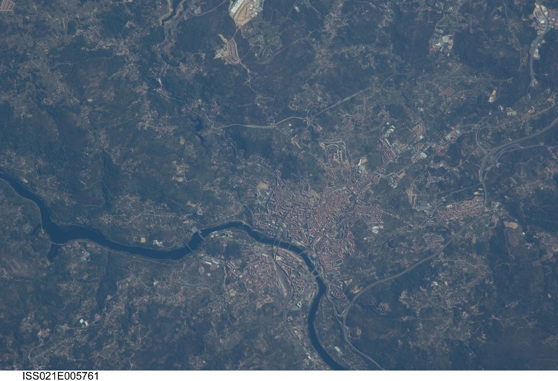 A cidade de Ourense, retratada pola Estación Espacial Internacional no 2009.
