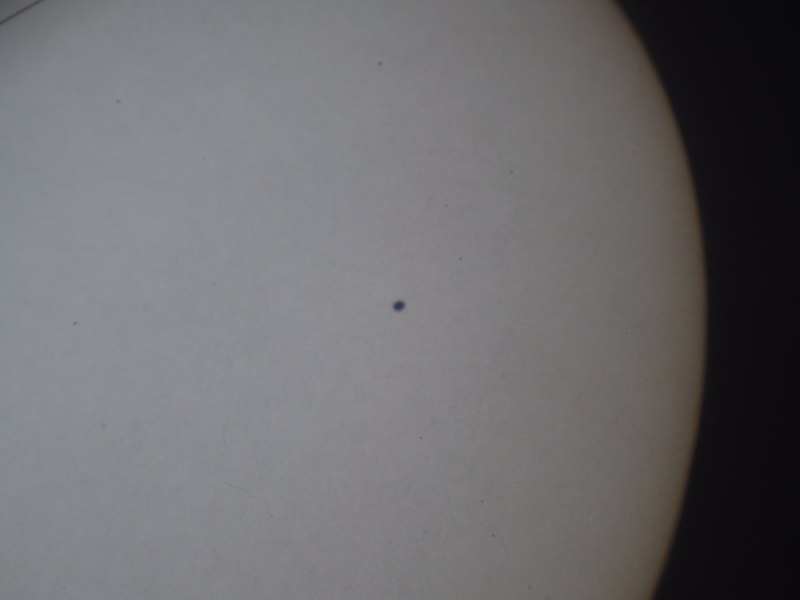 Mercurio pasando por diante do disco solar este luns 9 ás 14.37 horas. Foto: Observatorio Astronómico Ramón María Aller da USC.