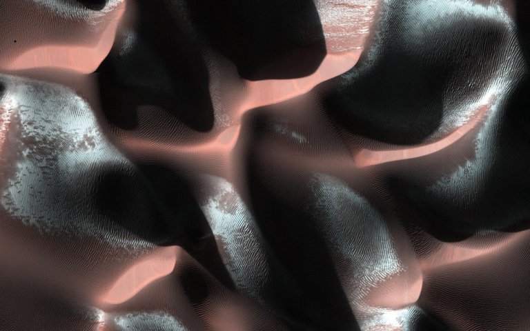 Créditos da imaxe: HiRISE, MRO, LPL (U. Arizona), NASA