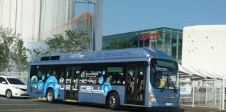 Autobús movido con motor de hidróxeno