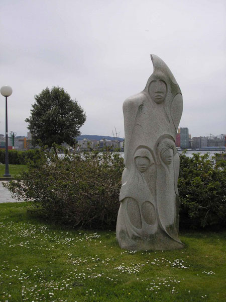 Monumento na Coruña ós nenos orfos da expedición Balmis. Foto: Wikicommons.