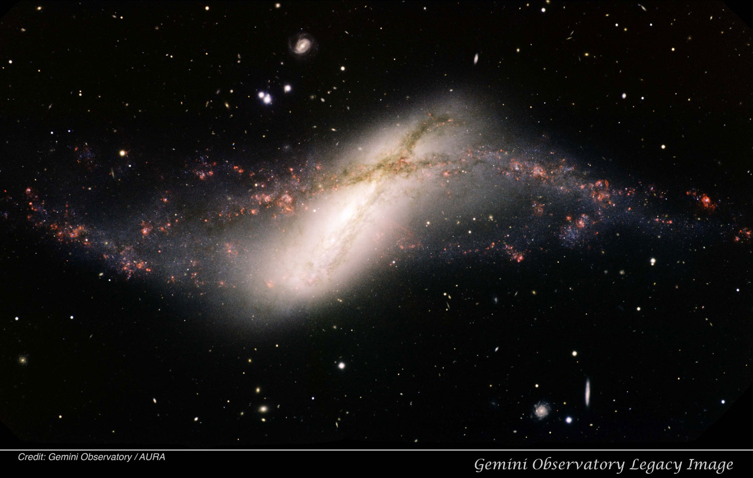 Galaxia polar anel NGC 660