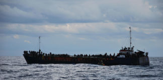 Inmigrantes sirios rescatados polo buque Sarmiento de Gamboa