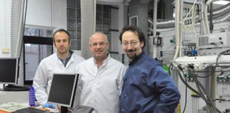 Stefan Stefanov, Stefano Chiussi e Alessandro Benedetti no laboratorio da UVigo,