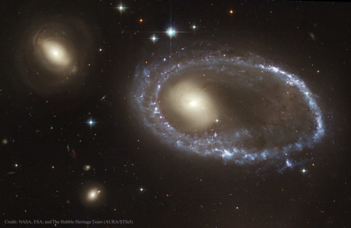 Galaxia anel AM 0644-741