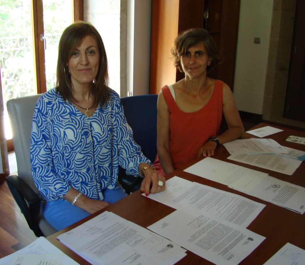 Elena Cartea (esquerda) dirixe unha investigación en brásicas na MBG.