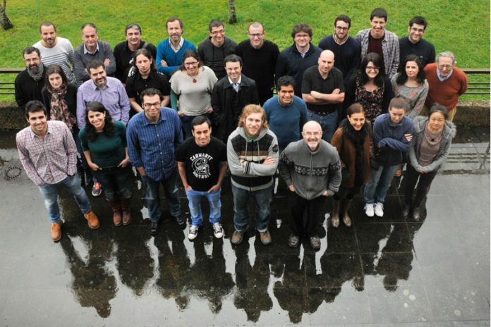 Investigadores da Universidcade de Santiago que traballan co acelerador de partículas.
