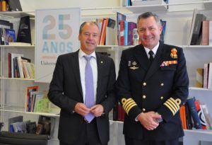 O reitor Salustiano Mato e o director da Escola Naval Militar de Marín, nun recente encontro no Reitorado de Vigo.
