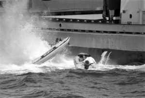 Accións de Greenpeace contra a Foxa Atlántica, nos anos 80.