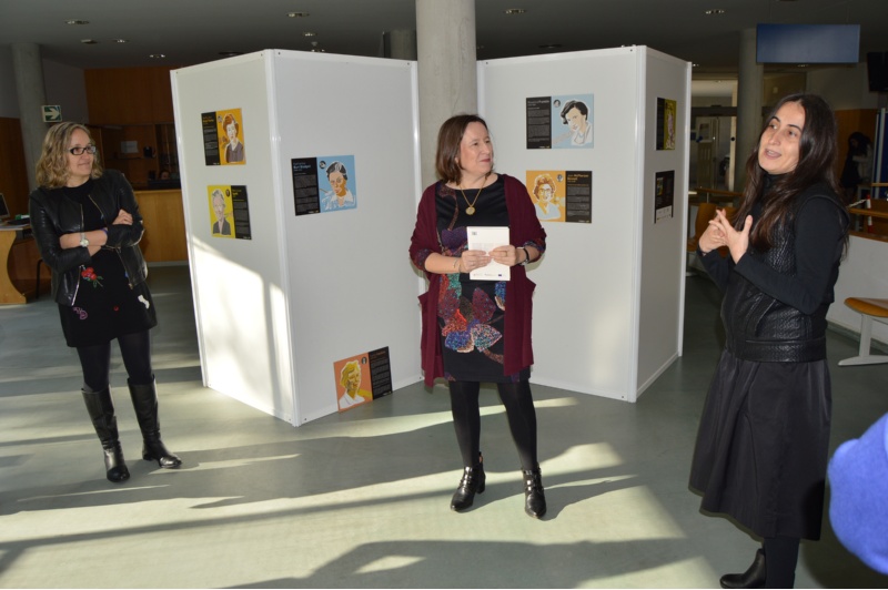 Carme Silva, Ana Jesús López e Eva Aguayo, na apertura da mostra na Biblioteca Intercentros.