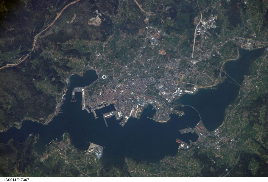 Ferrol e a súa ría, nesta fotografía dende o espazo tirada no 2007 dende a ISS.
