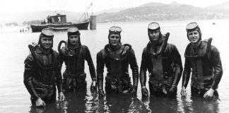 Robert Sténuit co seu equipo de mergulladores en Vigo, na década dos 50.