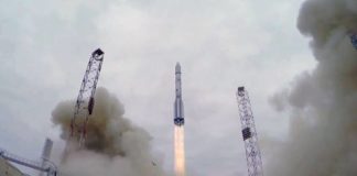 Despegue do foguete Protón coa nave Exomars dende Baikonur.