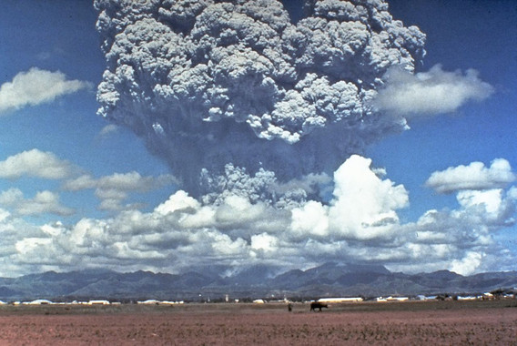Erupción en 1991 do Pinatubo, en Filipinas, unha das máis violentas do século XX.