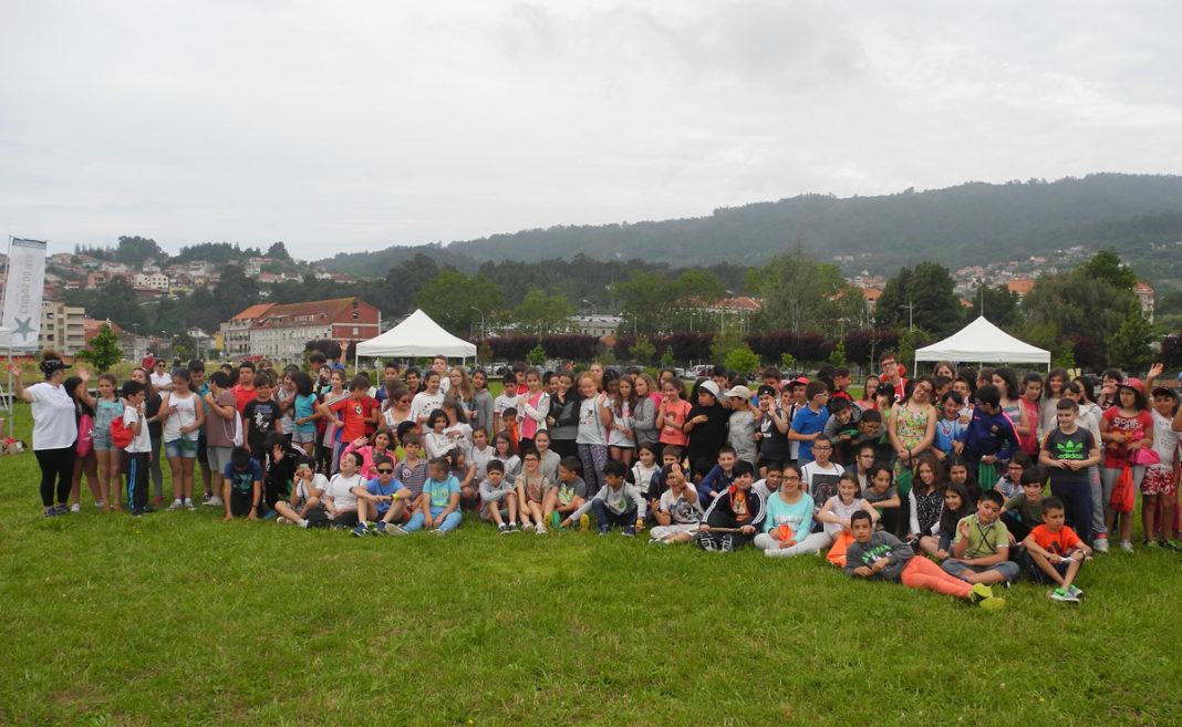 Máis de 150 escolares participaron nas actividades didácticas e de concienciación no areal da Xunqueira.