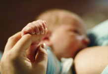 A OMS recomenda a lactación materna para previr enfermidades nos bebés.