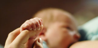 A OMS recomenda a lactación materna para previr enfermidades nos bebés.
