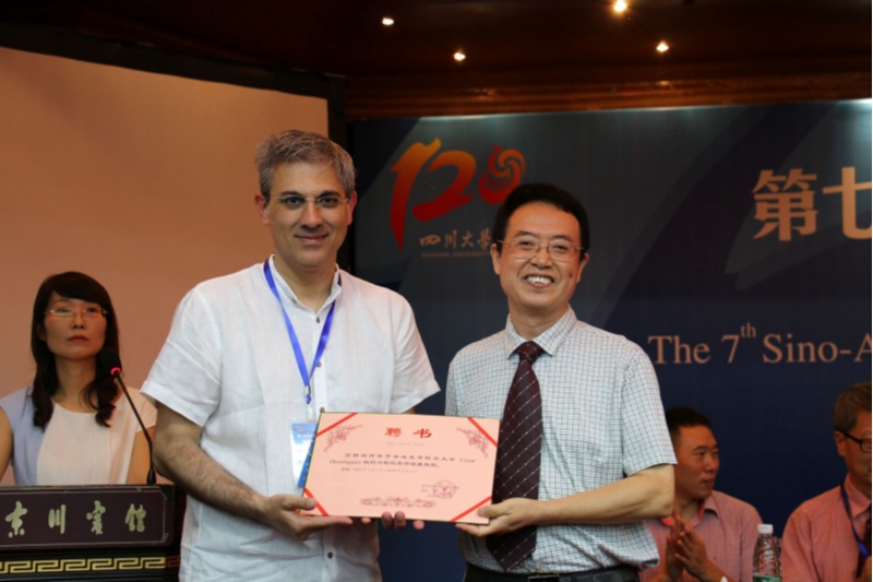 O profesor Domínguez recibiu o nomeamento no transcurso do Sino-American Comparative Literature Symposium.