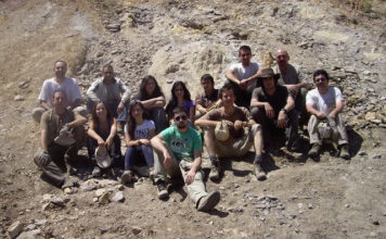 Equipo de investigación sobre o terreo.