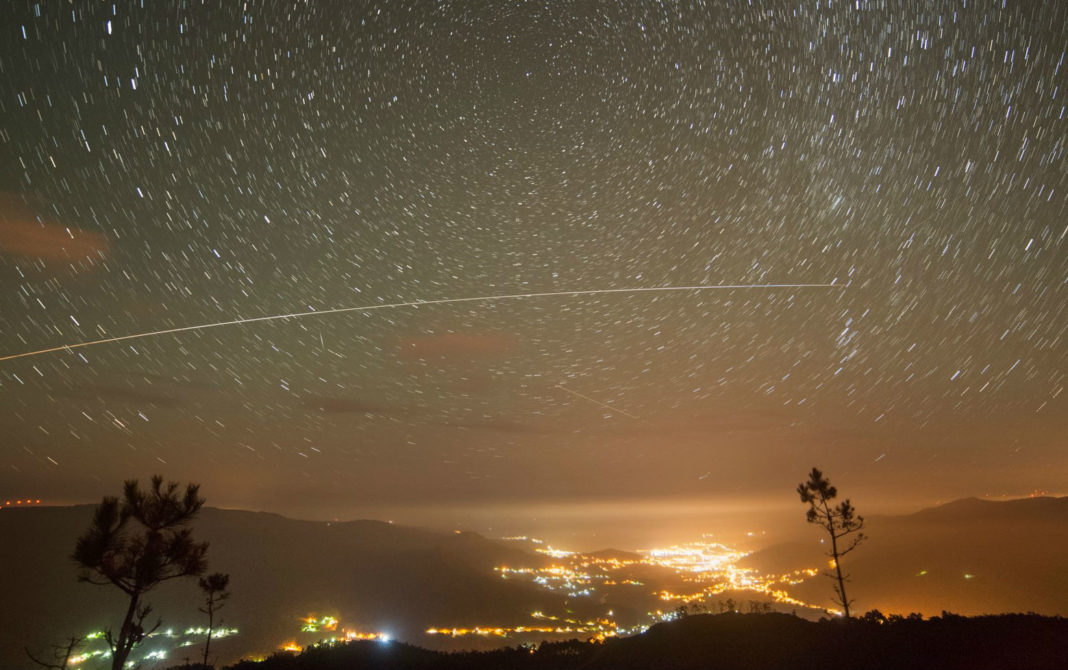 A Estación Espacial cruza Viveiro. Foto: Dani Caxete.