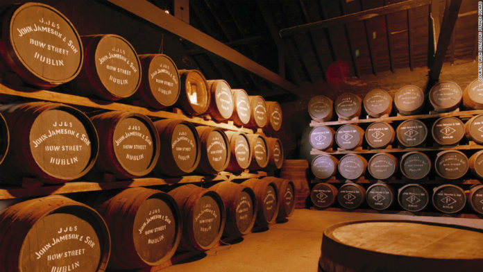 Barrís de Jameson, marca de whiskey que financia o estudo en Lugo.
