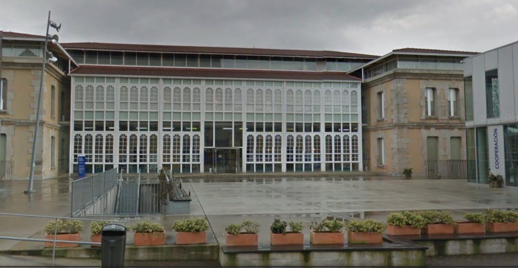 Edificio da Facultade de Humanidades de Ferrol.