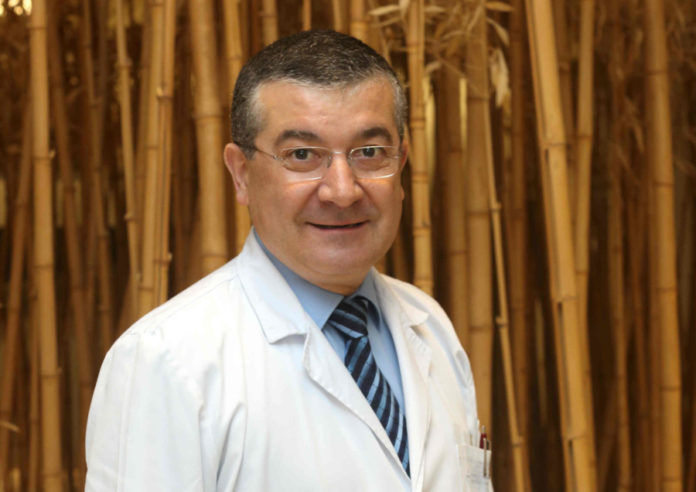 Rafael López é xefe do Servizo de Oncoloxía Médica do Complexo Hospitalario Universitario de Santiago de Compostela.