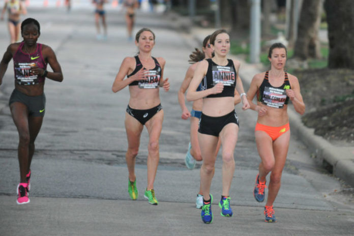 Completar un maratón require unha preparación física importante, que ás veces non é suficiente. Foto: Ed Uthman.