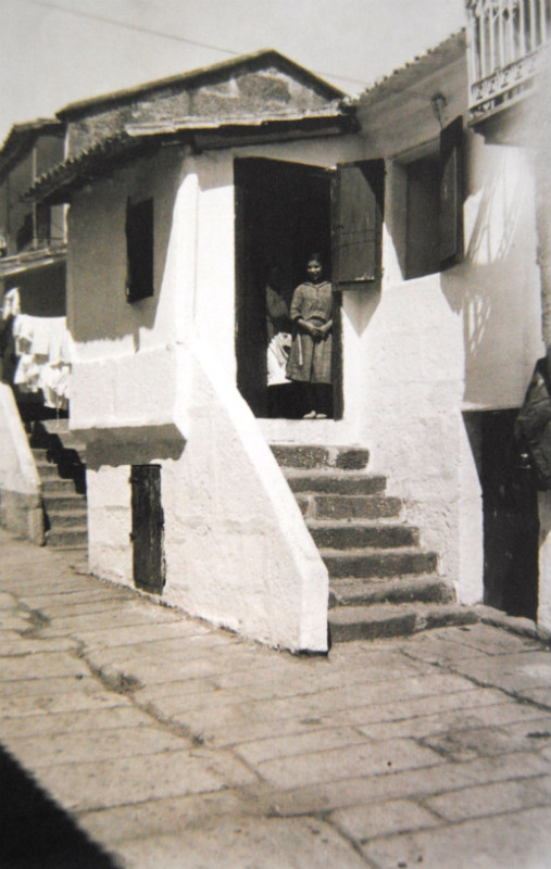Casa con escaleira exterior en Cangas.