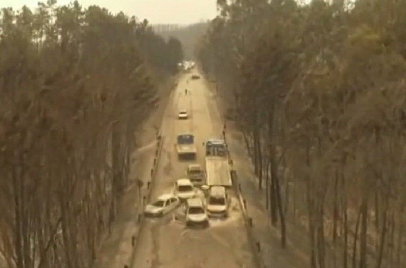 Imaxe captada por un dron na estrada N236-1, onde faleceron gran parte das vítimas do incendio de Pedrógrao: Vídeo: SIC Notícias.