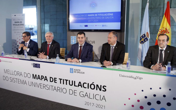 Os tres reitores, xunto ao conselleiro e o secretario xeral de Universidades. Foto: Xunta de Galicia.