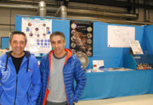 Juan Carlos (esquerda) e Francisco Javier, no taller que coordina Juan Carlos no CERN. Foto: R. Pan.