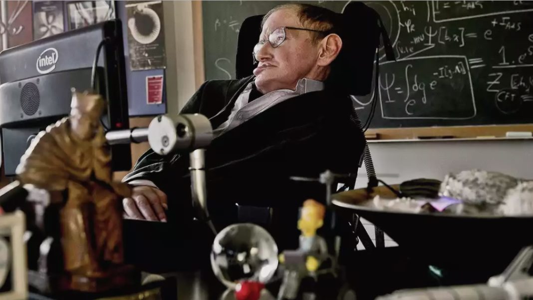O premio Fonseca, en primeiro plano, á esquerda, na mesa do despacho de Stephen Hawking. Imaxe: AFP Photo/Science Museum, Sarah Lee.