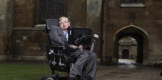 Stephen Hawking e Thomas Hertog traballaron na teoría antes da morte do físico británico.