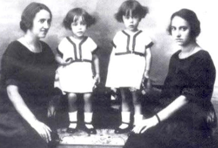 Elisa e Jimena Fernández de la Vega, xunto ás fillas da primeira.