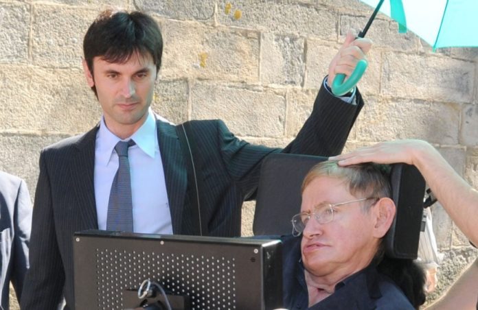 Jorge Mira, xunto a Stephen Hawking na súa visita a Galicia en 2008. Imaxe cedida por Jorge Mira.