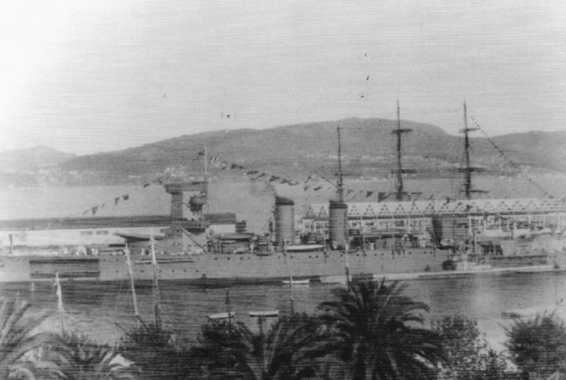 O U 760 e o cruceiro Navarra.