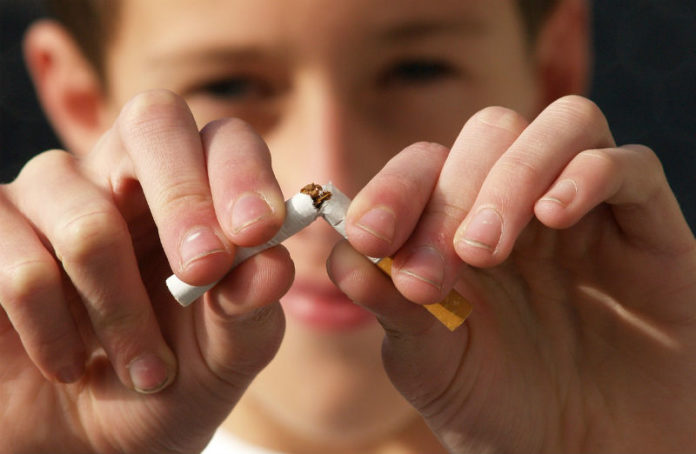 O estudo sinala que a exposición ao fume do tabaco aumenta o risco de infeccións bacterianas.