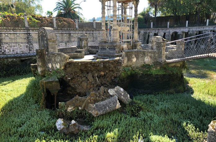 O desprendemento no templete, un dos emblemas do parque, produciuse durante o baleirado do estanque. Foto: Concello de Betanzos.