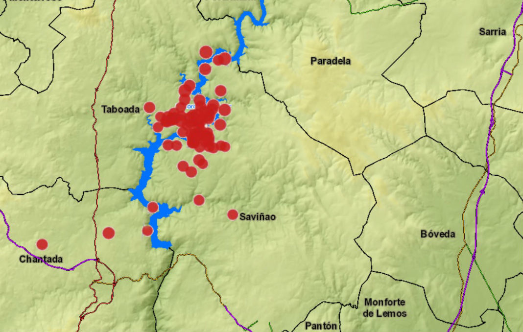 En vermello, terremotos rexistrados na zona do encoro de Belesar, segundo datos do Instituto Geográfico nacional. Fonte: xunta.gal/IGN/Elaboración propia.