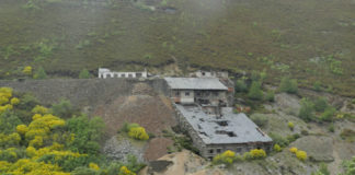 Un dos edificios da mina que segue en pé, en Valborraz, na parroquia de Casaio, en Carballeda de Valdeorras. Imaxe cedida por Carlos Tejerizo.