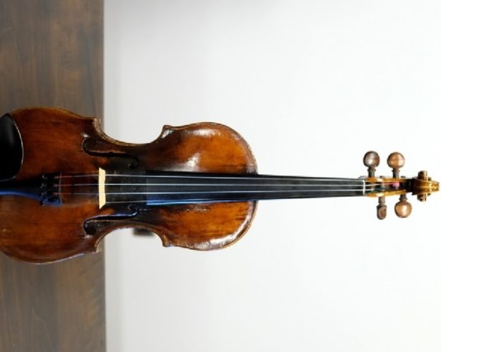 Detalle do violín. Foto: Servimav-USC.