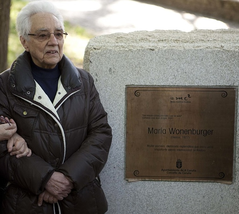 María Wonenburger, na homenaxe recibida no 2011 no parque de Santa Margarida. Foto: Museos Científicos Coruñeses.