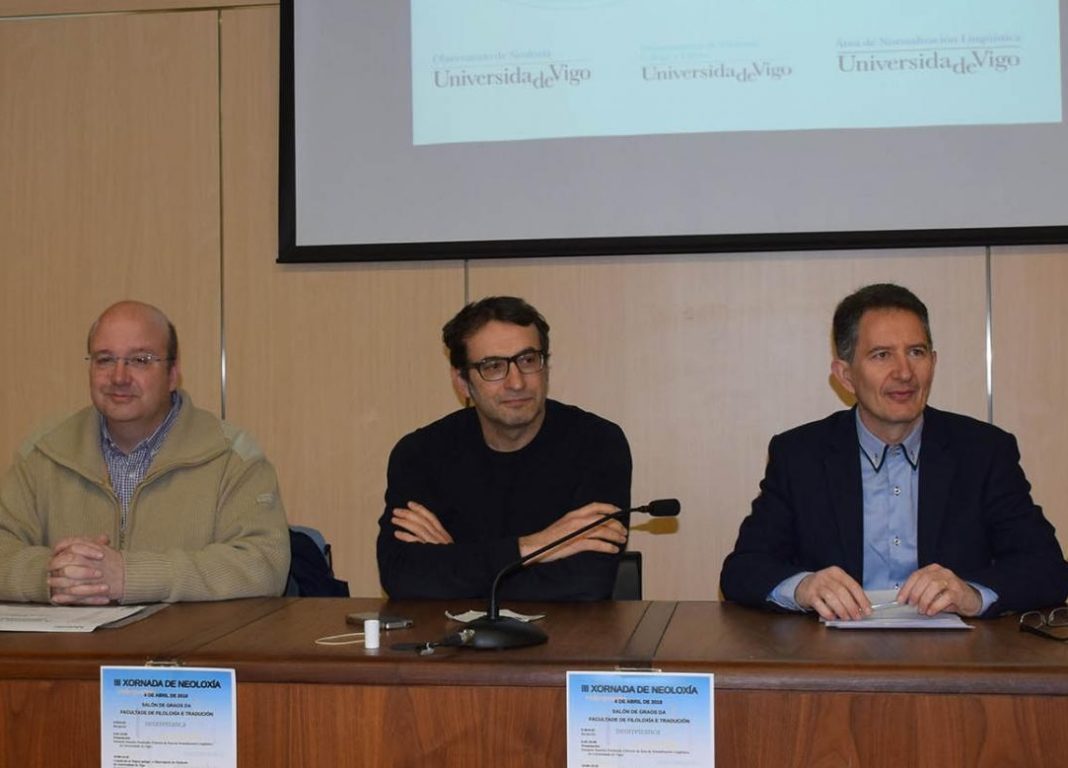 Xosé Mª Gómez Clemente, Fernando Ramallo e Alexandre Rodríguez Guerra, nas xornadas sobre neoloxismos na UVigo. Fonte: Duvi.
