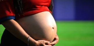 Fumar durante o embarazo pode producir serios problemas de saúde para o feto e a nai.