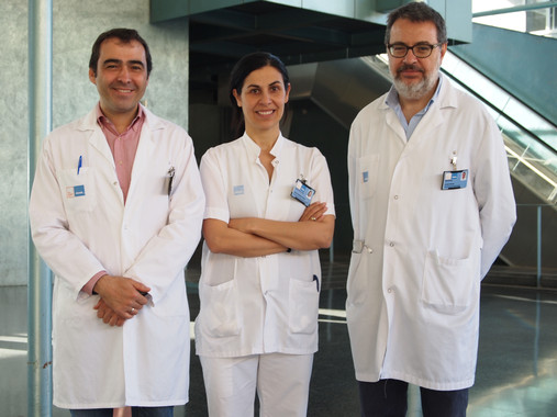 De dereita a esquerda, Marco Antonio Álvarez González, Juana Flores e Xavier Bessa. Fonte: Hospital do Mar