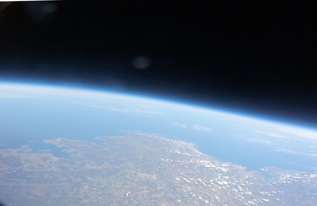 Vista desde 35.000 metros de altura de gran parte da costa e o noroeste de Galicia, recollida pola Marumasat IV. Fonte das imaxes: NOSA.