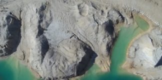Imaxe aérea en Monte Neme da balsa que rebentou en febreiro de 2014. Fonte: Plataforma pola Defensa do Monte Neme.