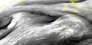Imaxe do vapor de auga desde o satélite que amosa o río atmosférico que afectará a Galicia este xoves. Fonte: meteogalicia.gal.